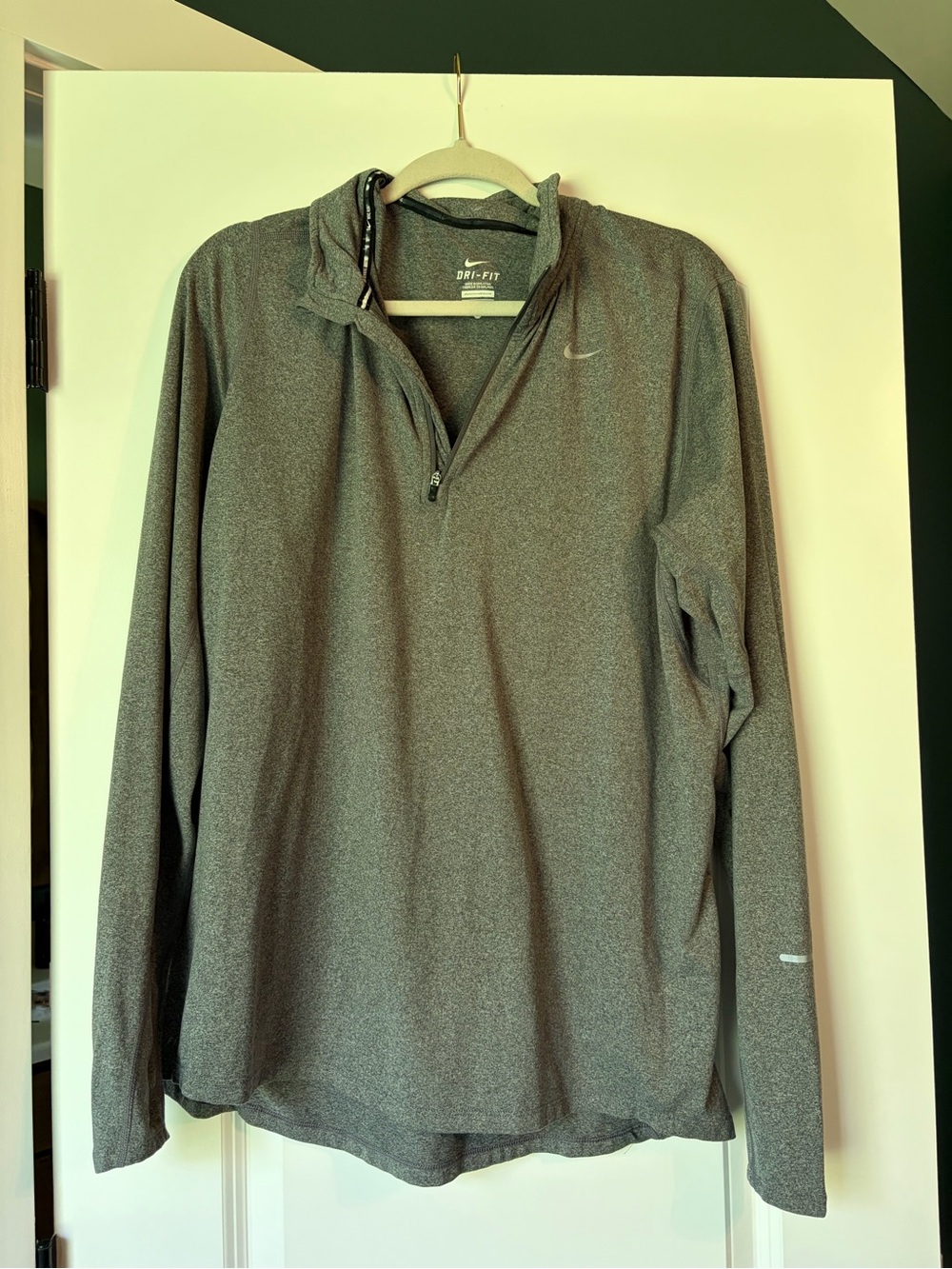 Nike Men’s Gray Lightweight Dri-FIT 1/4 Zip Shirt Jacket